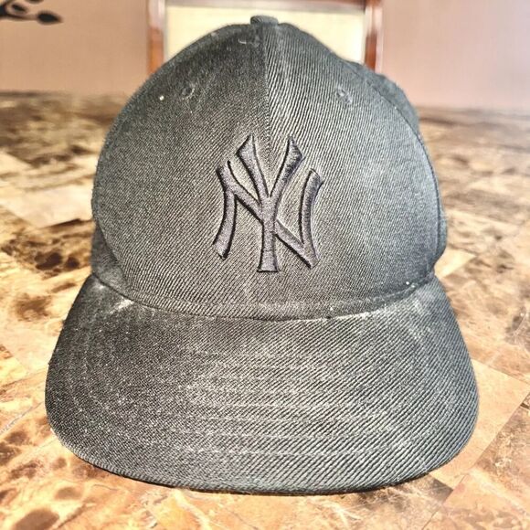 59Fifty MLB New York Yankees Triple Black Mens Fitted Hat Cap Size 8 - Picture 1 of 10